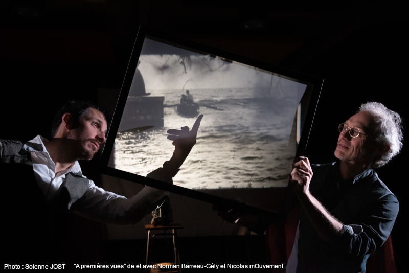 Photo du spectacle 'A premières vues'><br><small>Photo : Solenne Jost</small></p>
        </section>
    </main>

<div id=